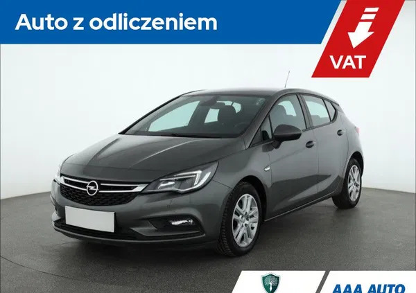 małopolskie Opel Astra cena 44000 przebieg: 91940, rok produkcji 2017 z Dobczyce